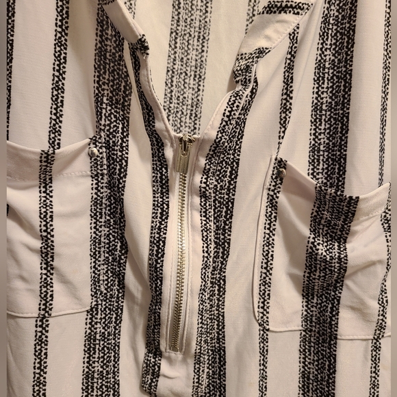 Lily Morgan v-neck short sleeve top 2X - Picture 4 of 6